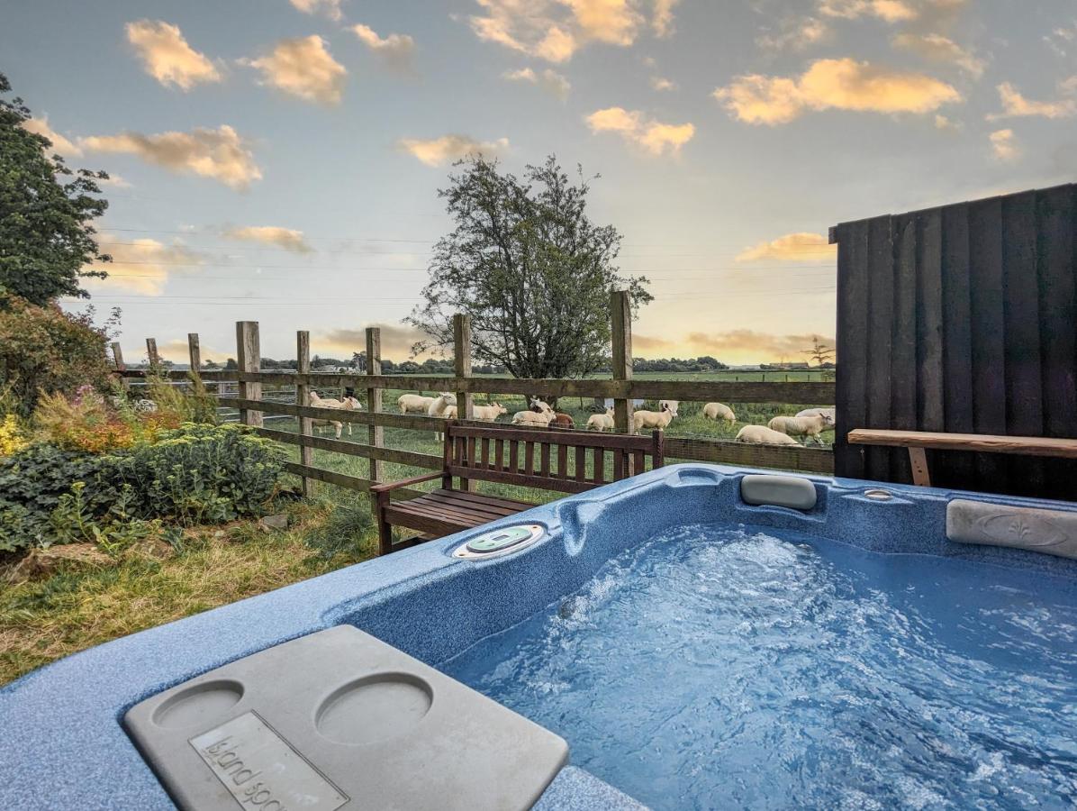 The Gilpin Farmhouse, Lake District Getaway Levens Buitenkant foto