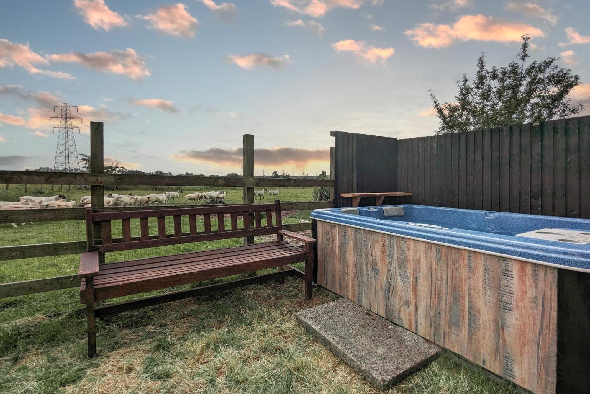 The Gilpin Farmhouse, Lake District Getaway Levens Buitenkant foto