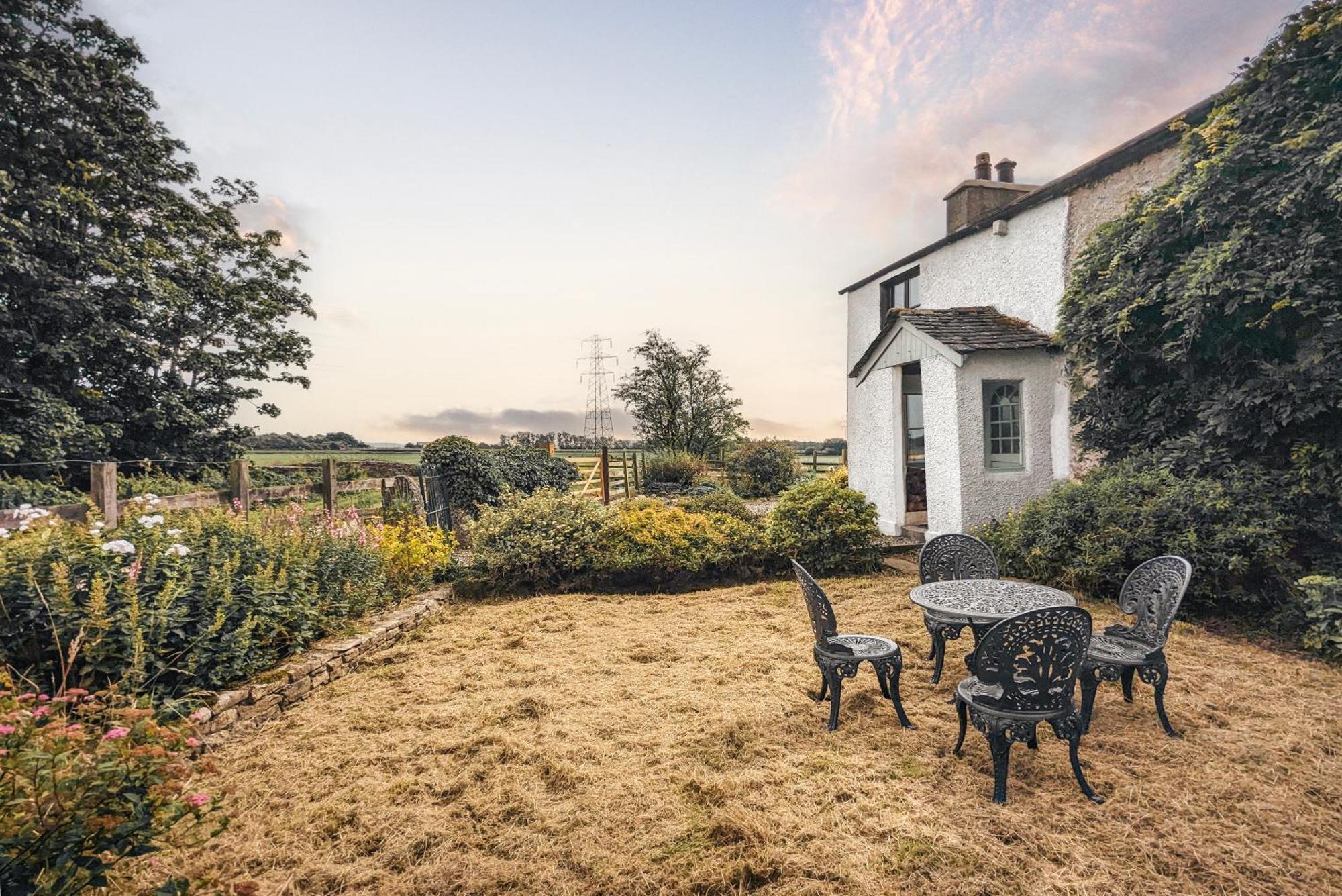 The Gilpin Farmhouse, Lake District Getaway Levens Buitenkant foto